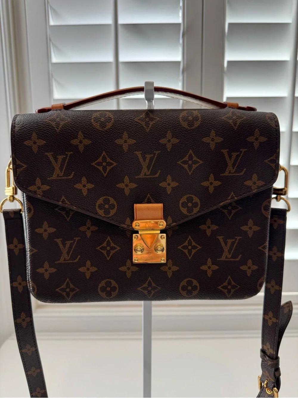 Louis Vuitton Pochette Métis Monogram Canvas Crossbody Satchel